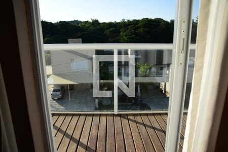 Casa de condomínio para alugar com 360m², 3 quartos e 5 vagasSacada