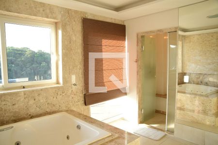 Casa de condomínio para alugar com 360m², 3 quartos e 5 vagasBanheiro da Suíte 3