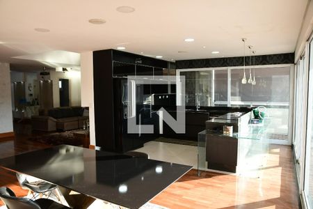 Sala de casa de condomínio para alugar com 3 quartos, 360m² em Lajeado, Cotia