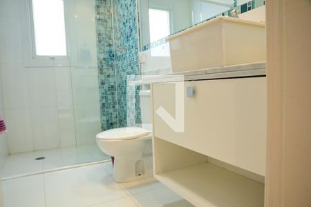 Casa de condomínio para alugar com 360m², 3 quartos e 5 vagasBanheiro da Suíte 1