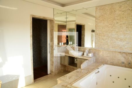 Casa de condomínio para alugar com 360m², 3 quartos e 5 vagasBanheiro da Suíte 3