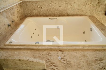 Casa de condomínio para alugar com 360m², 3 quartos e 5 vagasBanheiro da Suíte 3