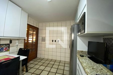 Apartamento à venda com 250m², 2 quartos e 2 vagasCozinha