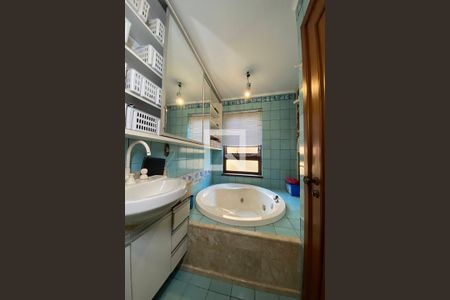 Apartamento à venda com 250m², 2 quartos e 2 vagasBanheiro da Suíte