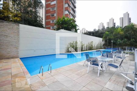 Apartamento para alugar com 205m², 4 quartos e 4 vagas Apartamento para alugar com 205m², 4 quartos e 4 vagasÁrea Comum - Piscina