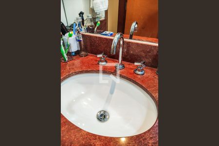 Apartamento para alugar com 205m², 4 quartos e 4 vagas Apartamento para alugar com 205m², 4 quartos e 4 vagasBanheiro Suíte 4