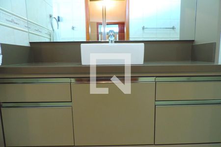 Casa para alugar com 330m², 5 quartos e 4 vagasBanheiro 