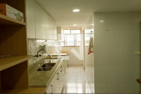 Apartamento à venda com 167m², 4 quartos e 3 vagasCozinha e Área de Serviço