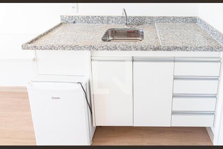 Cozinha de kitnet/studio para alugar com 1 quarto, 16m² em Bela Vista, São Paulo