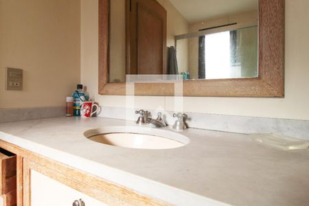 Apartamento à venda com 211m², 3 quartos e 3 vagasBanheiro da Suíte 2