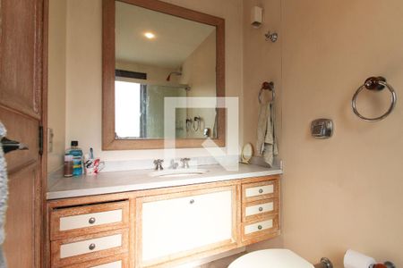 Apartamento à venda com 211m², 3 quartos e 3 vagasBanheiro da Suíte 2