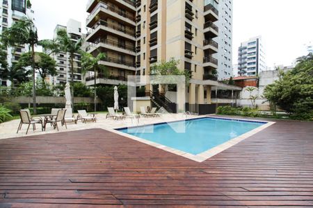 Apartamento à venda com 211m², 3 quartos e 3 vagasÁrea comum - Piscina