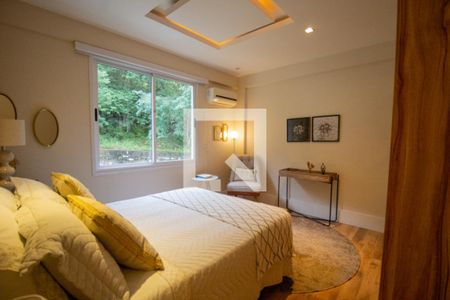 Casa de condomínio à venda com 450m², 4 quartos e 2 vagasSuíte 1