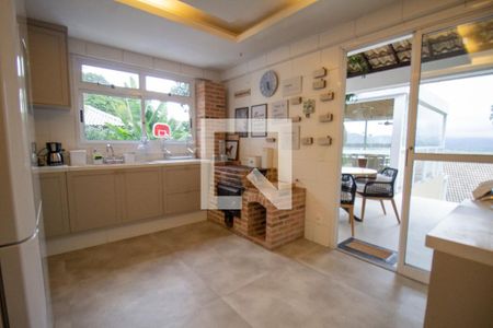 Casa de condomínio à venda com 450m², 4 quartos e 2 vagasCozinha