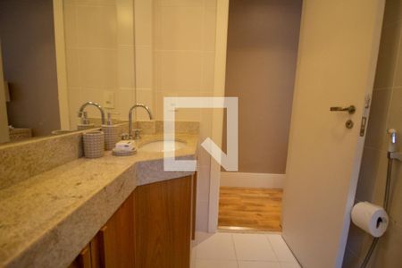 Casa de condomínio à venda com 450m², 4 quartos e 2 vagasBanheiro da Suíte 3