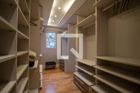 Casa de condomínio à venda com 450m², 4 quartos e 2 vagasCloset da Suíte 2