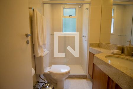 Casa de condomínio à venda com 450m², 4 quartos e 2 vagasBanheiro da Suíte 3