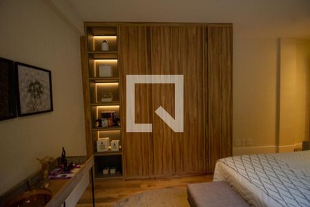 Casa de condomínio à venda com 450m², 4 quartos e 2 vagasSuíte 1