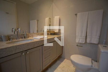 Casa de condomínio à venda com 450m², 4 quartos e 2 vagasBanheiro da Suíte 2