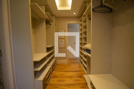 Casa de condomínio à venda com 450m², 4 quartos e 2 vagasCloset da Suíte 2