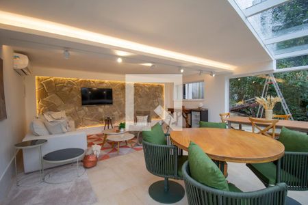 Casa de condomínio à venda com 450m², 4 quartos e 2 vagasSala de Jogos