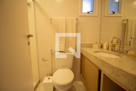 Casa de condomínio à venda com 450m², 4 quartos e 2 vagasBanheiro da Suíte 4