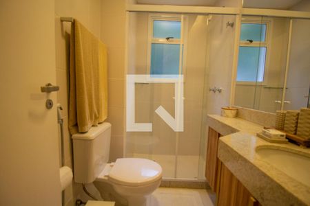 Casa de condomínio à venda com 450m², 4 quartos e 2 vagasBanheiro da Suíte 1