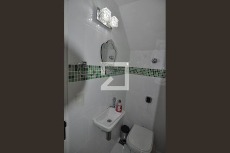 Casa de condomínio à venda com 173m², 3 quartos e 1 vagaLavabo