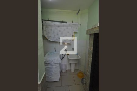 Casa de condomínio à venda com 173m², 3 quartos e 1 vagaBanheiro de Serviço