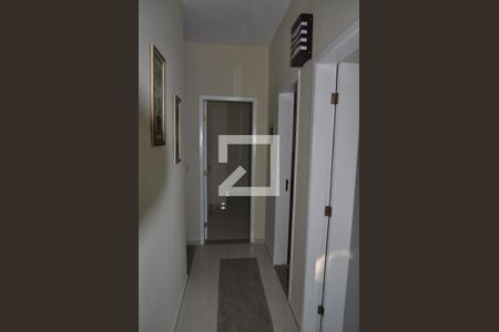 Casa de condomínio à venda com 173m², 3 quartos e 1 vagaCorredor