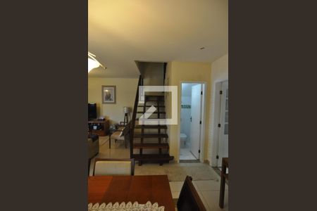 Casa de condomínio à venda com 173m², 3 quartos e 1 vagaSala