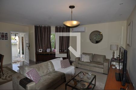 Casa de condomínio à venda com 173m², 3 quartos e 1 vagaSala