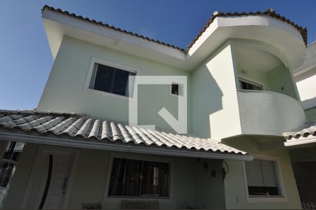 Casa de condomínio à venda com 173m², 3 quartos e 1 vagaFachada