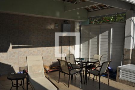 Casa de condomínio à venda com 173m², 3 quartos e 1 vagaGaragem