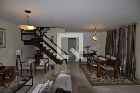 Casa de condomínio à venda com 173m², 3 quartos e 1 vagaSala