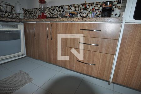 Casa de condomínio à venda com 173m², 3 quartos e 1 vagaCozinha - Armários