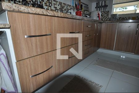 Casa de condomínio à venda com 173m², 3 quartos e 1 vagaCozinha - Armários