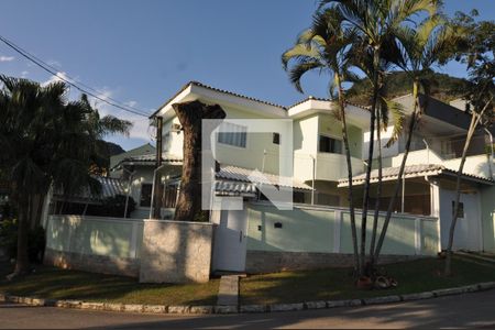 Casa de condomínio à venda com 173m², 3 quartos e 1 vagaFachada