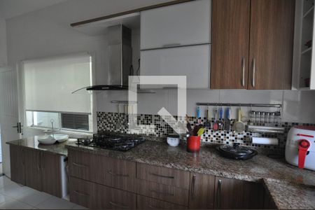 Casa de condomínio à venda com 173m², 3 quartos e 1 vagaCozinha - Armários