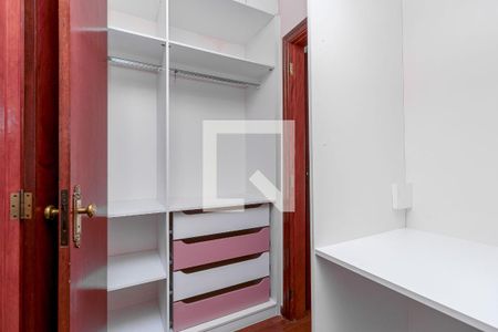 Casa para alugar com 280m², 4 quartos e 6 vagas Casa para alugar com 280m², 4 quartos e 6 vagasCloset da Suíte 2