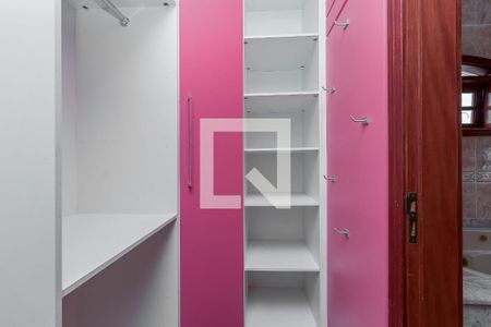 Casa para alugar com 280m², 4 quartos e 6 vagas Casa para alugar com 280m², 4 quartos e 6 vagasCloset da Suíte 2