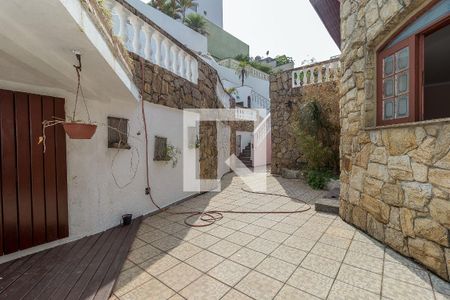 Casa para alugar com 280m², 4 quartos e 6 vagas Casa para alugar com 280m², 4 quartos e 6 vagasQuintal