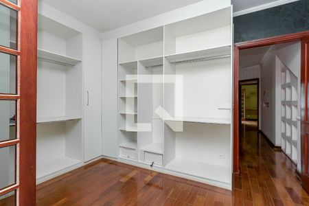 Casa para alugar com 280m², 4 quartos e 6 vagas Casa para alugar com 280m², 4 quartos e 6 vagasCloset da Suíte 1