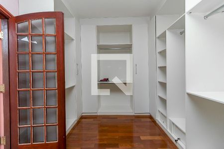 Casa para alugar com 280m², 4 quartos e 6 vagas Casa para alugar com 280m², 4 quartos e 6 vagasCloset da Suíte 1