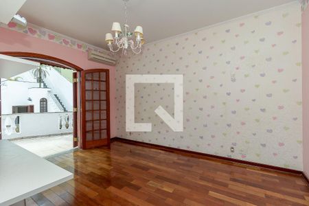 Casa para alugar com 280m², 4 quartos e 6 vagas Casa para alugar com 280m², 4 quartos e 6 vagasSuíte 2