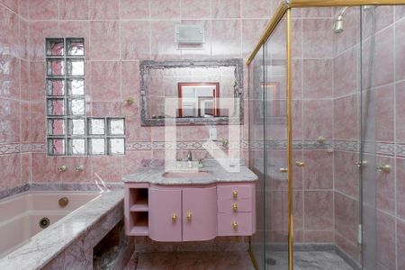 Casa para alugar com 280m², 4 quartos e 6 vagas Casa para alugar com 280m², 4 quartos e 6 vagasBanheiro da Suíte 2