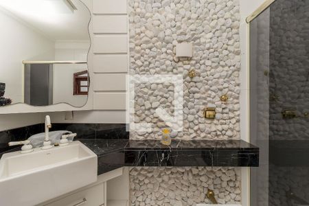 Casa para alugar com 280m², 4 quartos e 6 vagas Casa para alugar com 280m², 4 quartos e 6 vagasBanheiro da Suíte 1