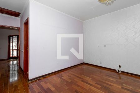 Casa para alugar com 280m², 4 quartos e 6 vagas Casa para alugar com 280m², 4 quartos e 6 vagasSuíte 1