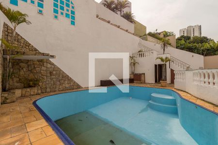 Casa para alugar com 280m², 4 quartos e 6 vagas Casa para alugar com 280m², 4 quartos e 6 vagasPiscina