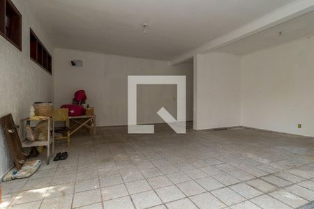 Casa para alugar com 280m², 4 quartos e 6 vagas Casa para alugar com 280m², 4 quartos e 6 vagasGaragem